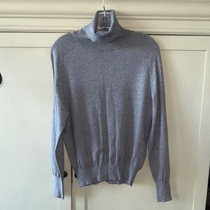 Charlie Paige - Feminine Gray Knit Lightweight Turtleneck - S/M – NWT